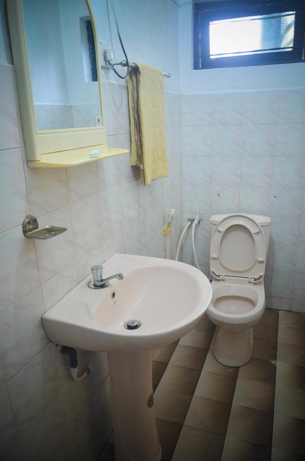 Lake View The Tourist Guest House 아누라다푸라 외부 사진