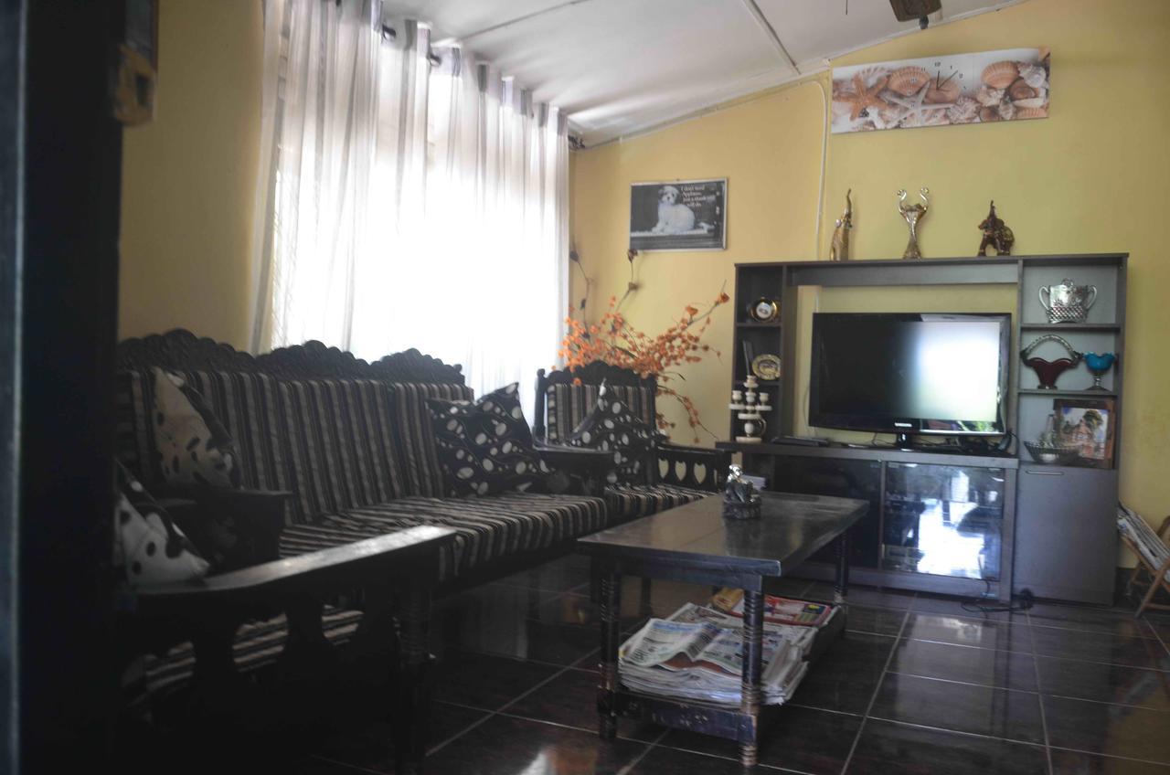 Lake View The Tourist Guest House 아누라다푸라 외부 사진